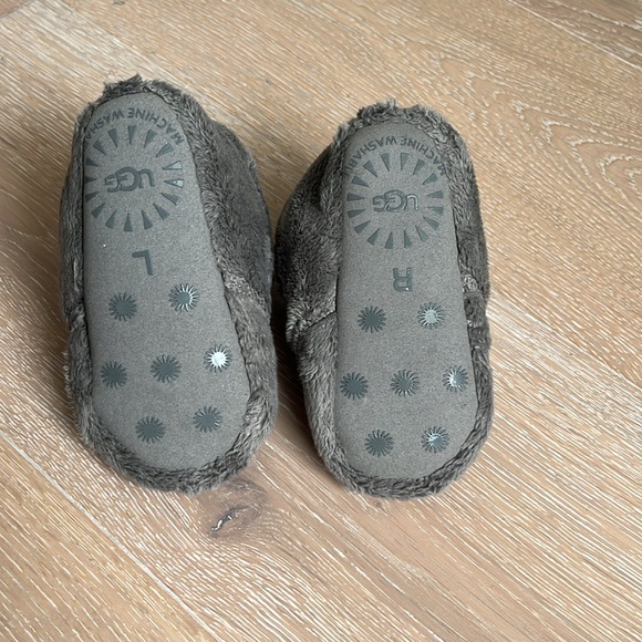 Uggs baby size 4-5 - Picture 5 of 5